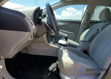 2013 Toyota Corolla Base from USA, damaged, VIN 2T1BU4EE5DC961732